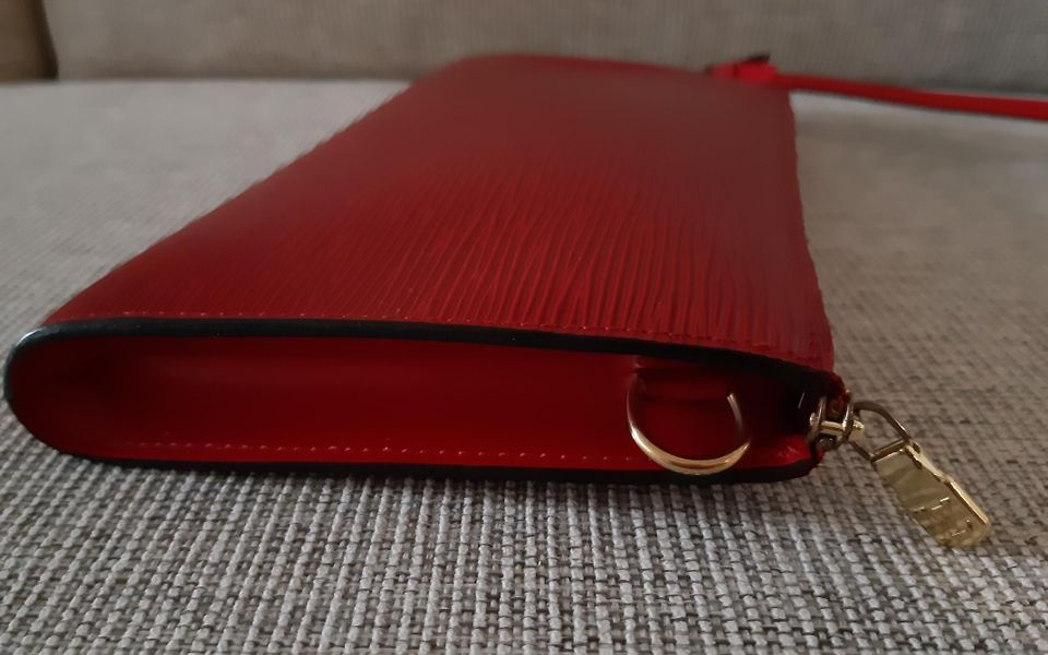 Louis Vuitton punainen pochette