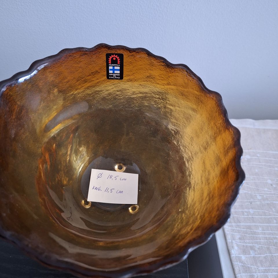 Humppilan Kaija Aarikan lasikulho halk.18,5 cm, korkeus 11,5 cm
