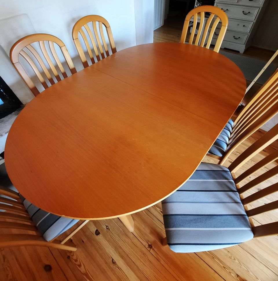 Keittiön pöytä jatkopalalla +6 tuolia