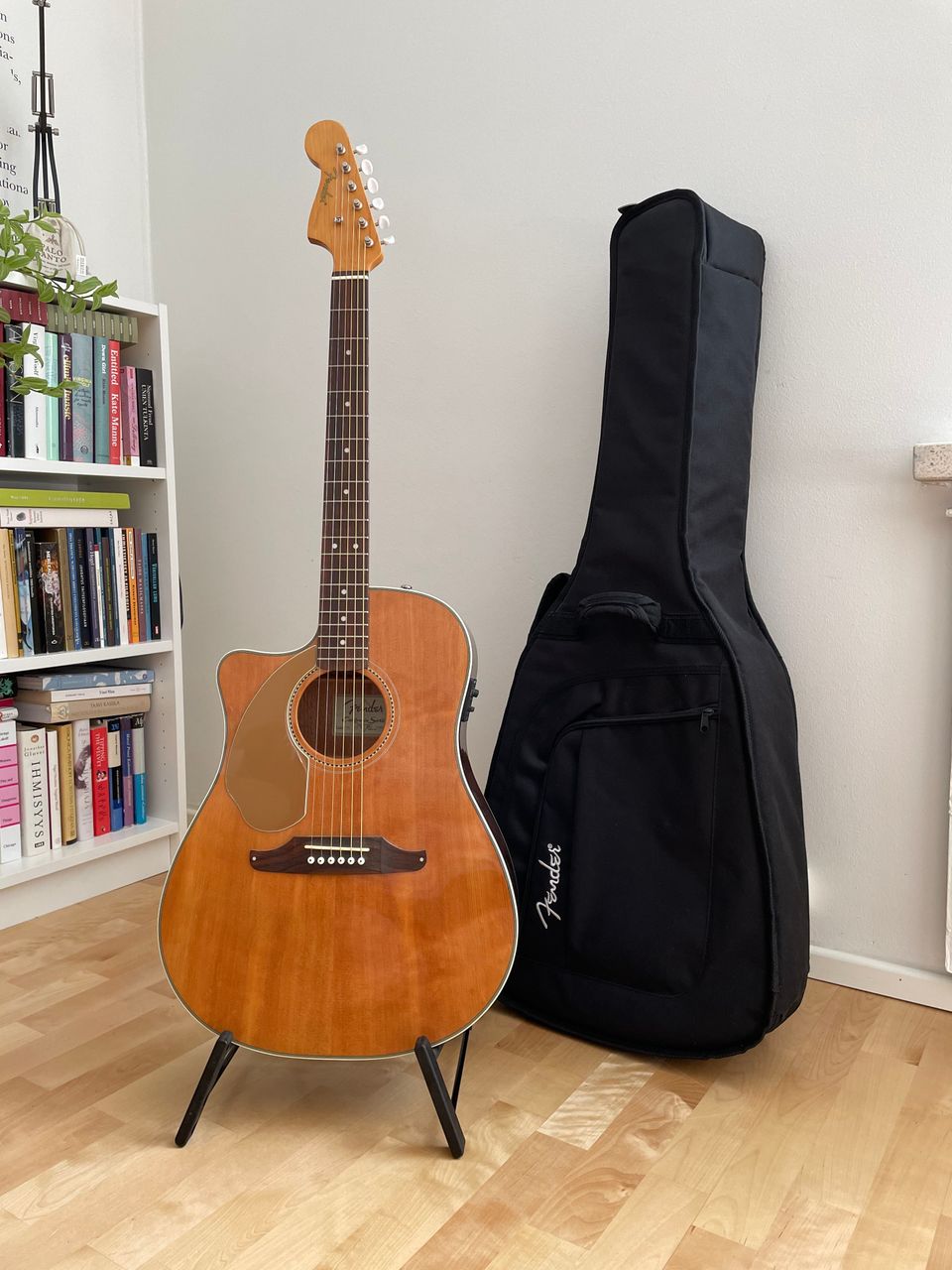 FENDER SONORAN - Elektroakustinen kitara - LEFT HANDED + laukku ja lattiateline