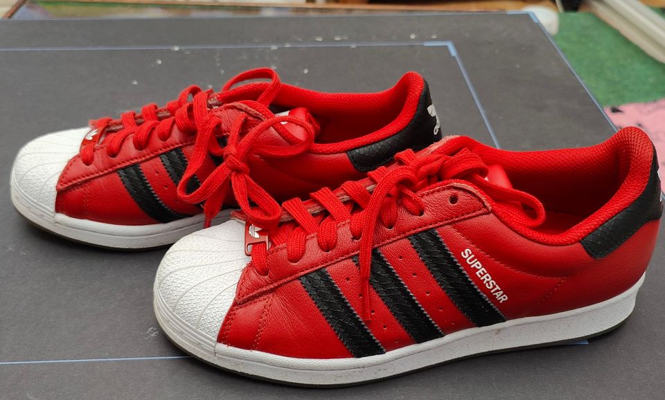Adidas superstar punainen/musta