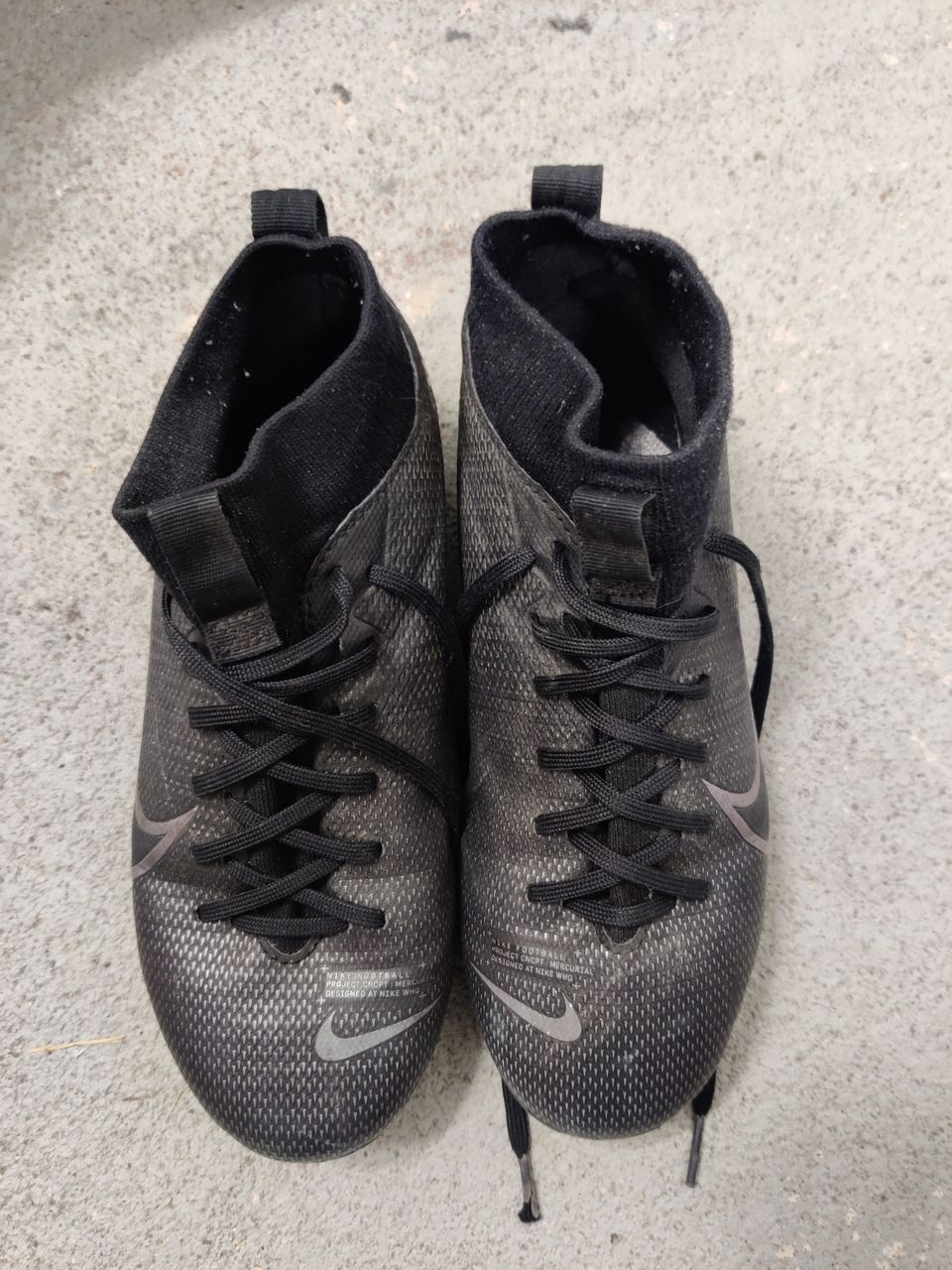 Jalkapallo kengät Nike Merc