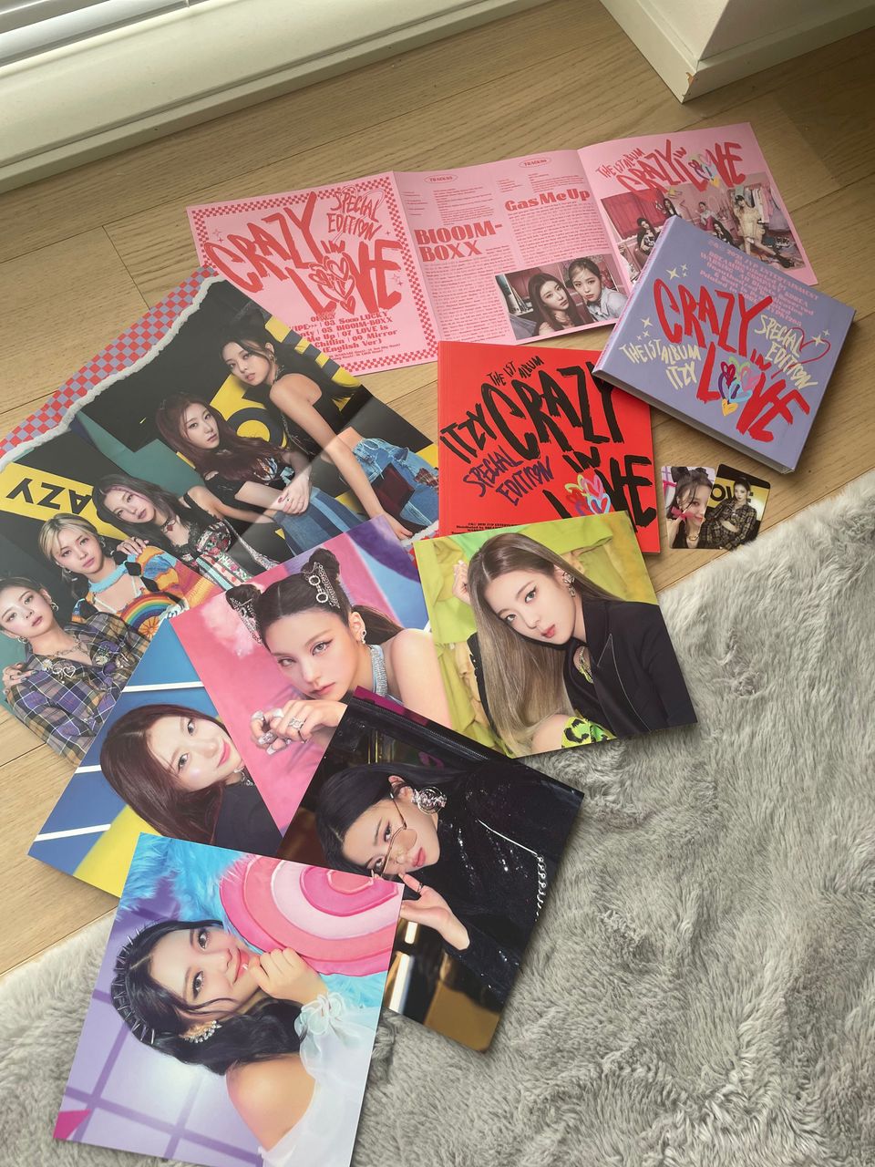 Itzy Crazy In Love (Special Version - photobook ver.) / K-pop