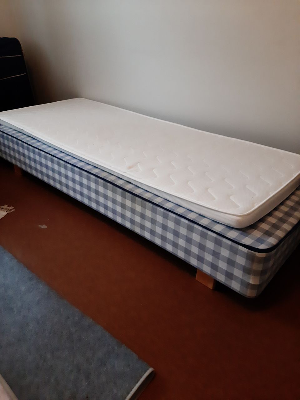 Sänky + patja / single bed + thin mattress