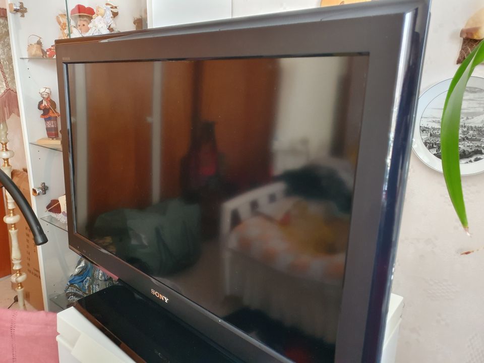 32 tuuman Sony Bravia televisio