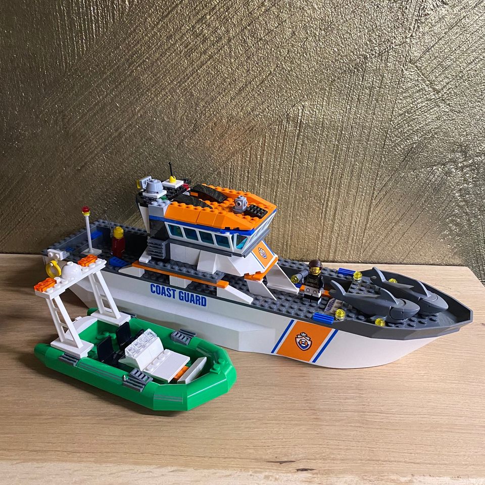 Lego suuri laiva ja pelastusvene