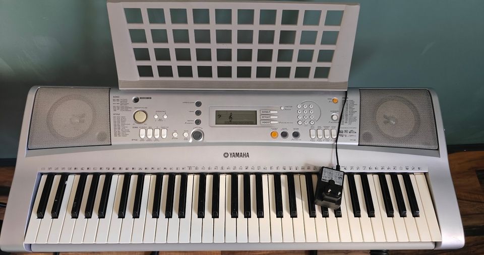 Yamaha YPT-300 kosketinsoittimet