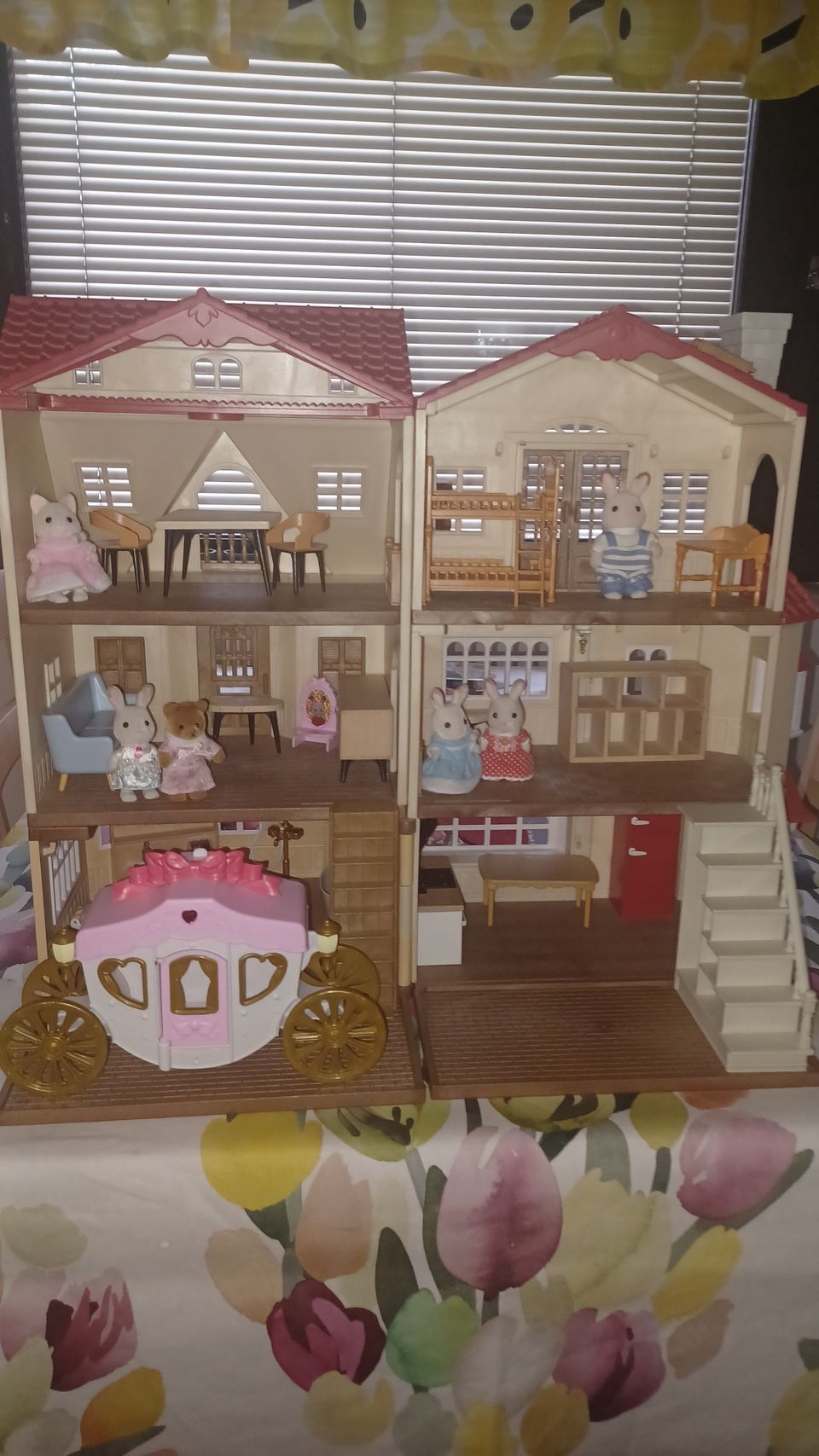 Sylvanian Families kartano ja prinsessavaunu