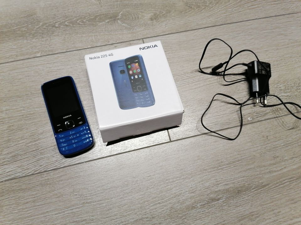 Nokia 225 4 G puhelin