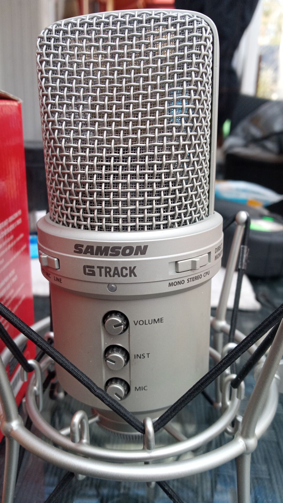 Samson G Track mikrofoni SP04 telineellä