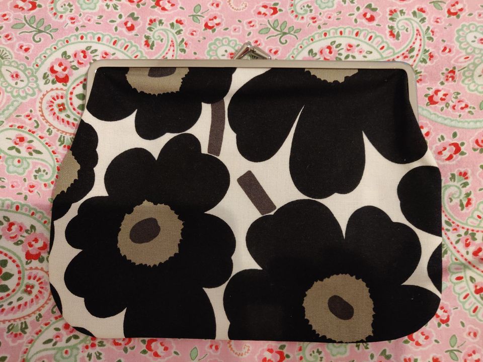 Marimekko puolikas kukkaro mini unikko