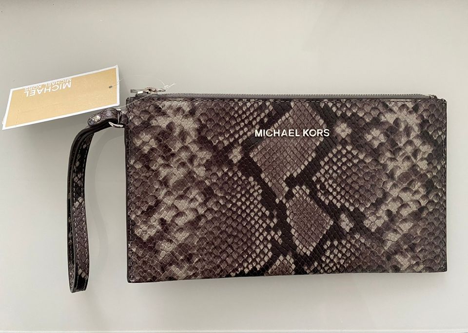 UUSI Michael Kors clutch (ovh. 125e)