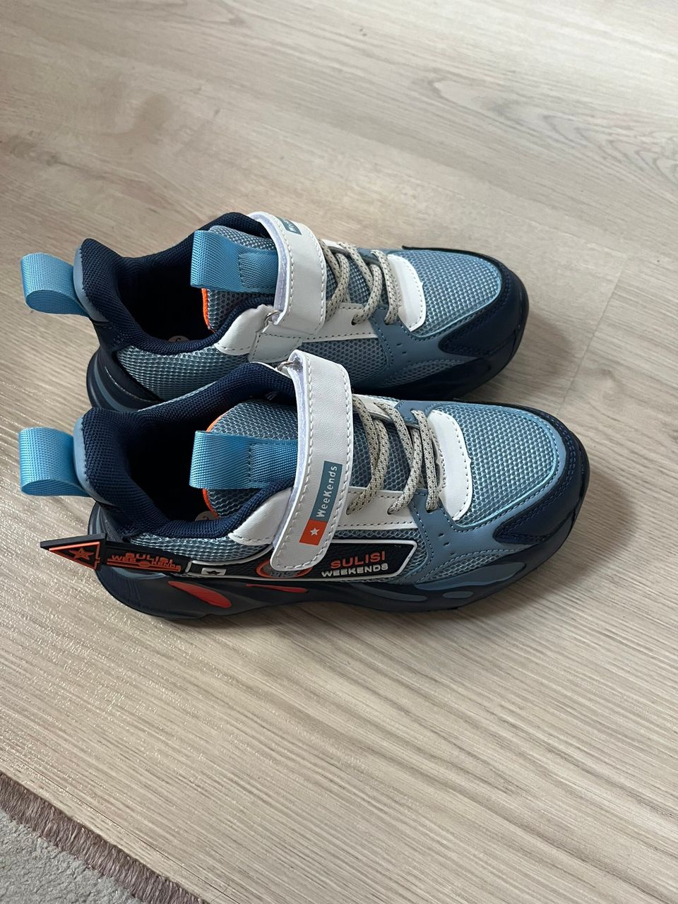 Uusi lasten kengät