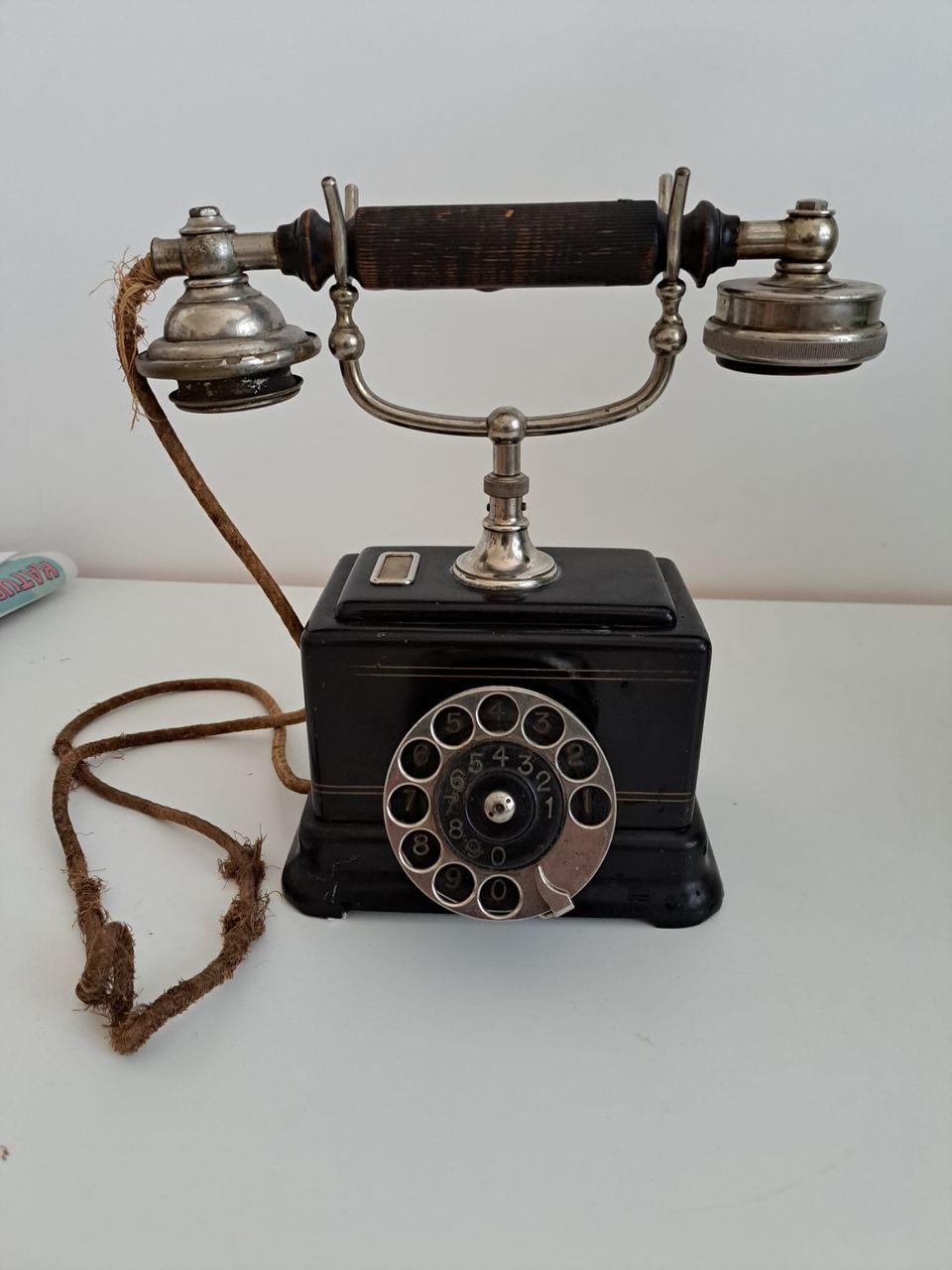Antiikki puhelin