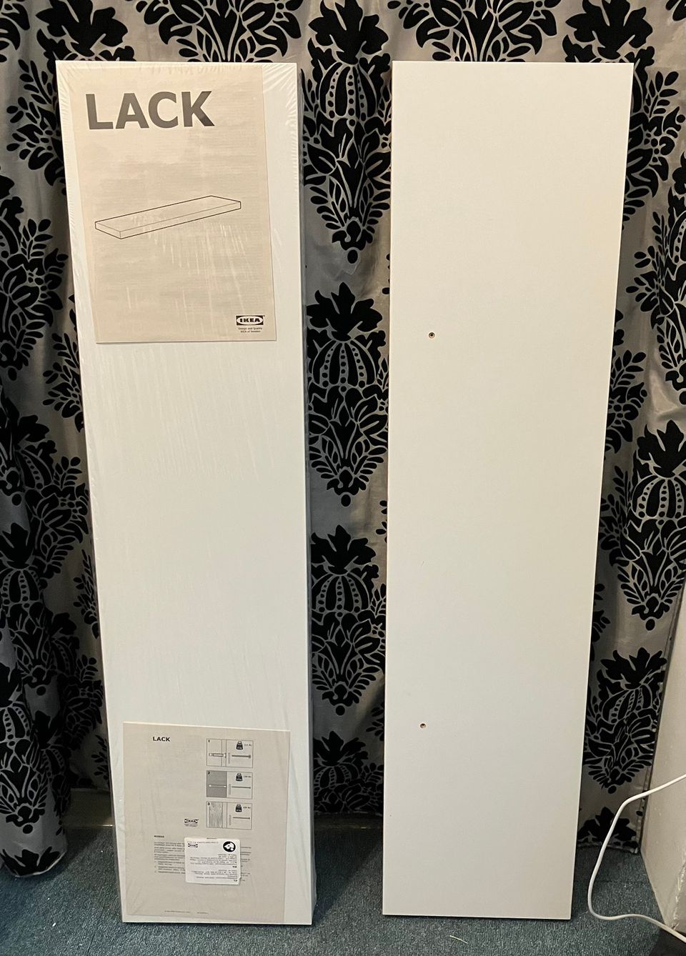 Kaksi Ikean Lack -hyllyä 26x110 cm