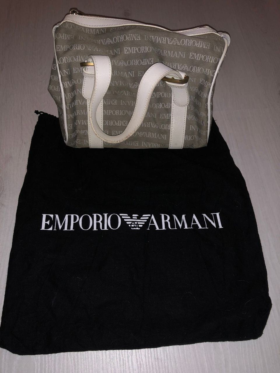 Emporio Armani laukku, koko 18x9x25cm