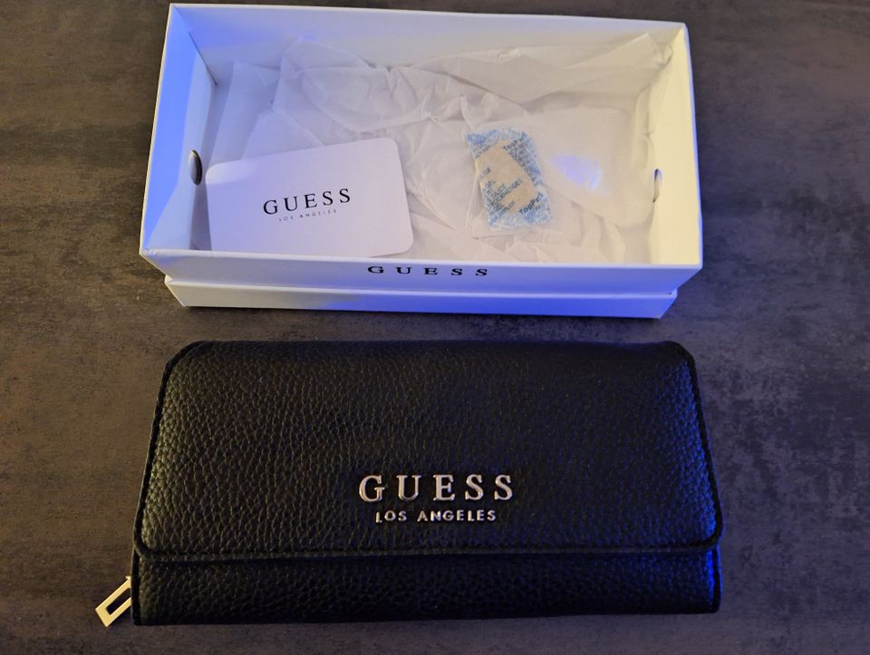 Guess-lompakko