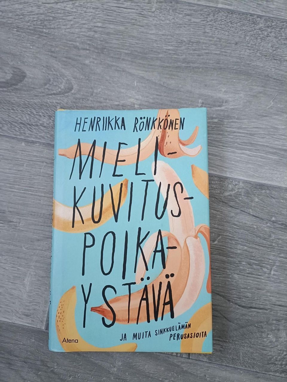 Mielikuvituspoikaystävä Henriikka Rönkkönen kovakantinen