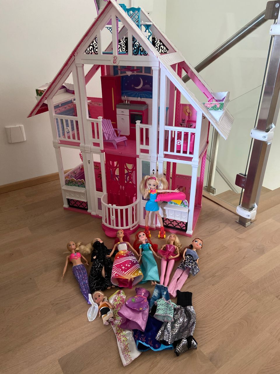 Barbie-talo asukkaineen