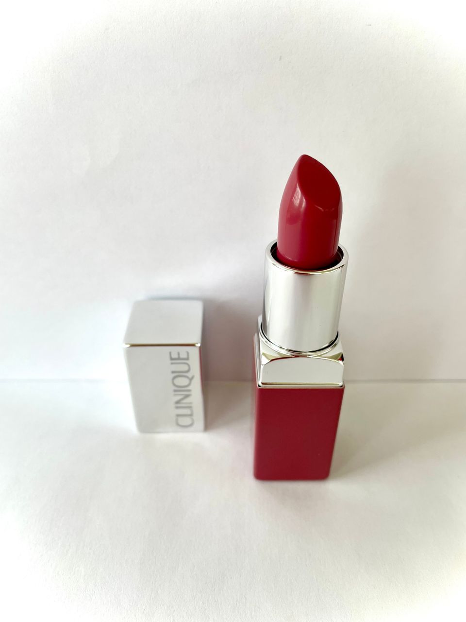 Clinique Pop Lip Colour huulipuna sävy Plum Pop