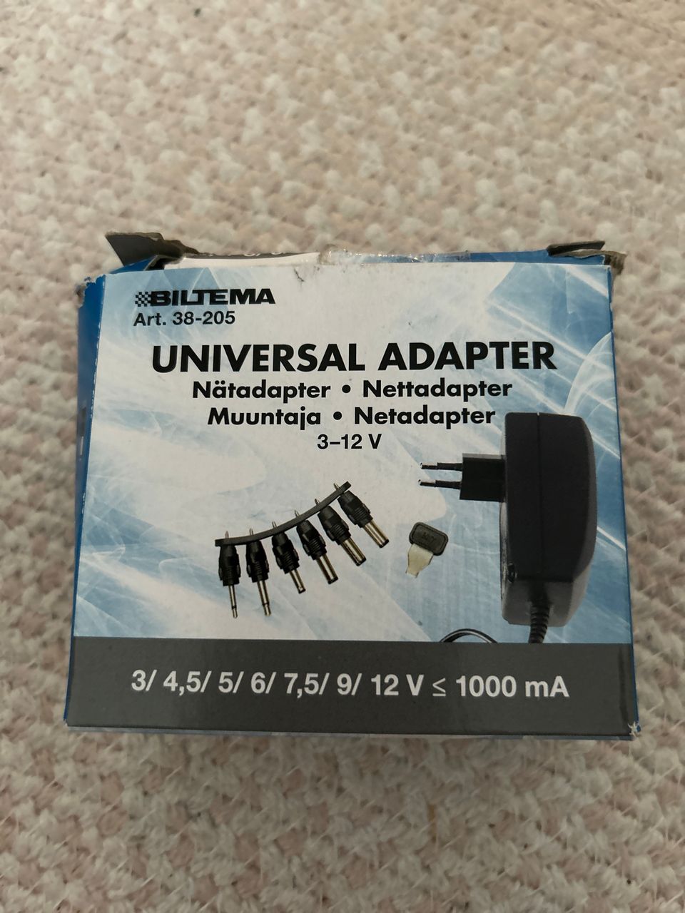 Universal adapter muuntaja