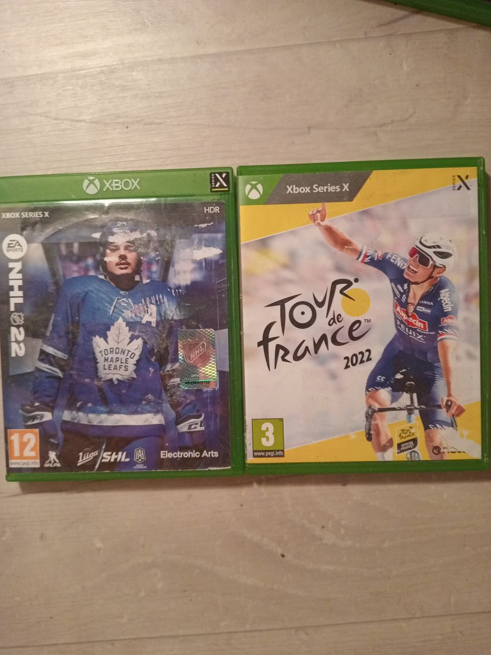 Myydään NHL 22 ja tour de France 22