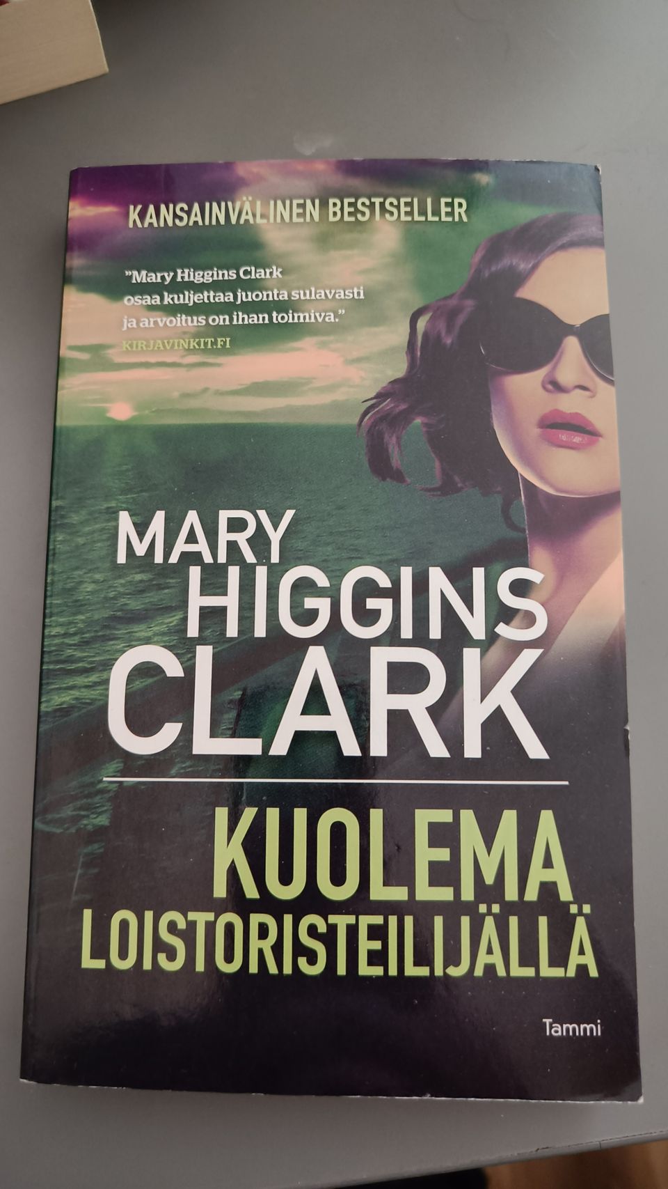 Kuolema loistoristeilijällä - Mary Higgins Clark