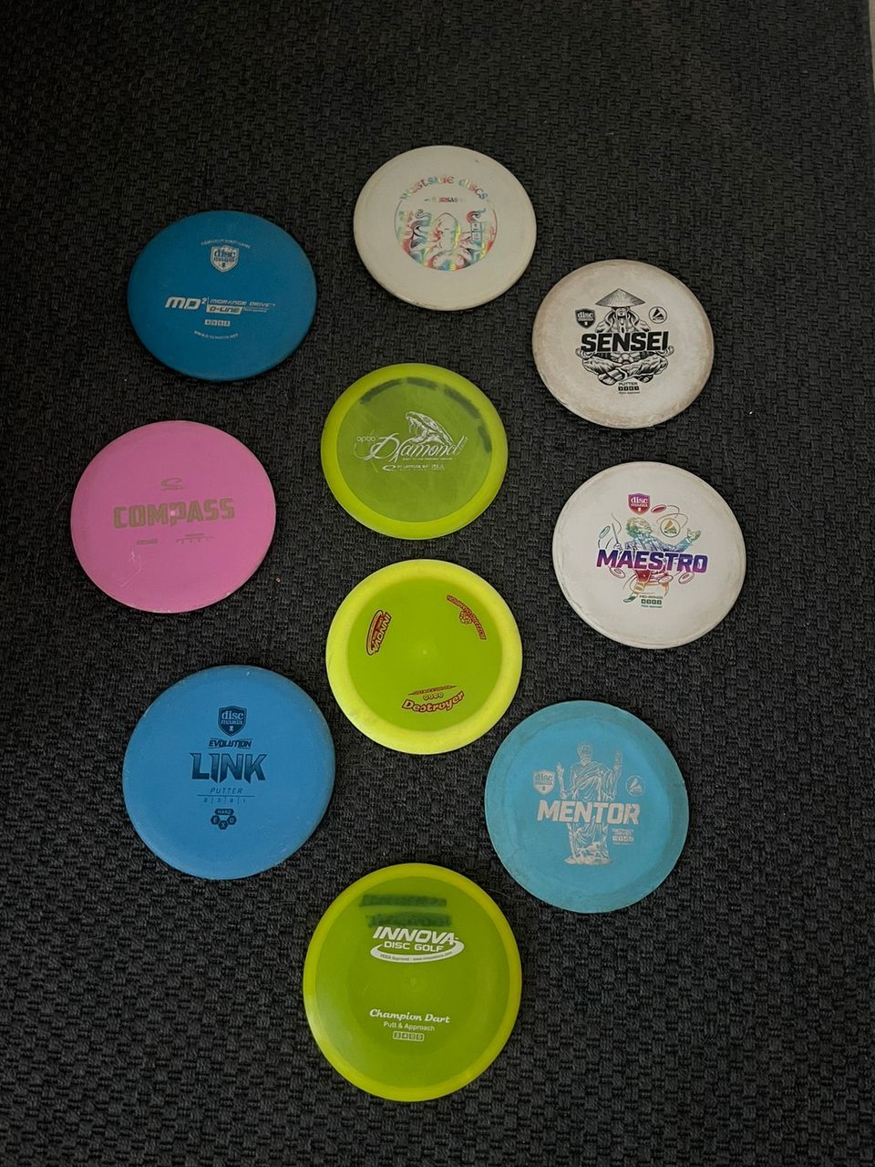 Frisbeegolf kiekkoja ja discmania bagi