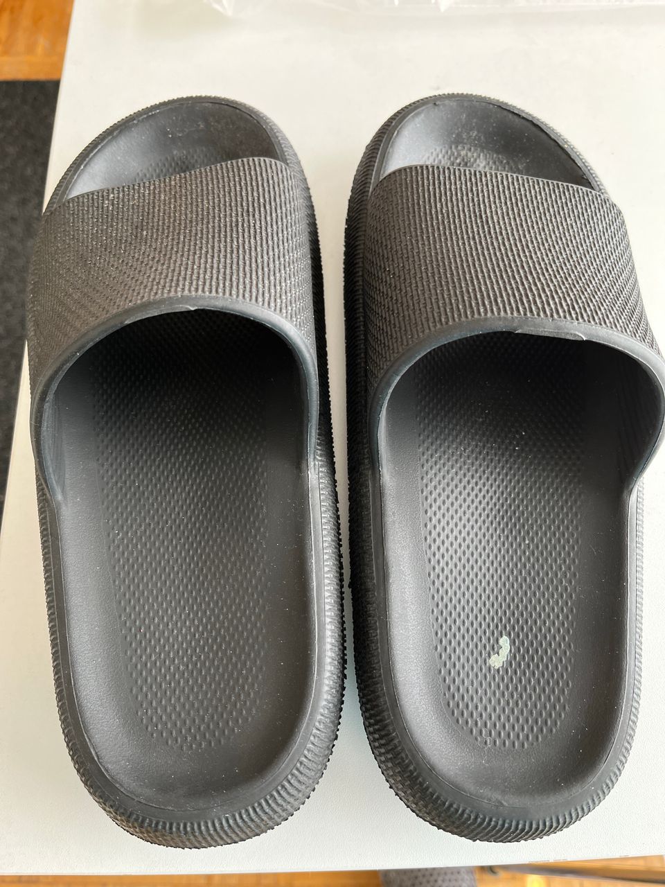 Uudet sandaalit, ulko tai sisäkäyttöön