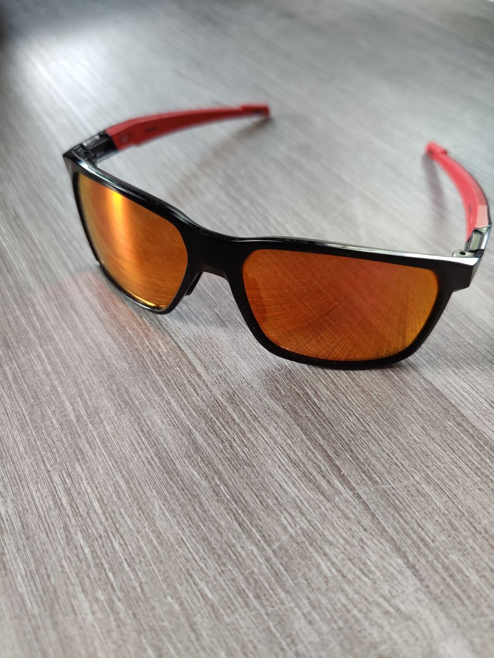 Oakley aurinkolasit