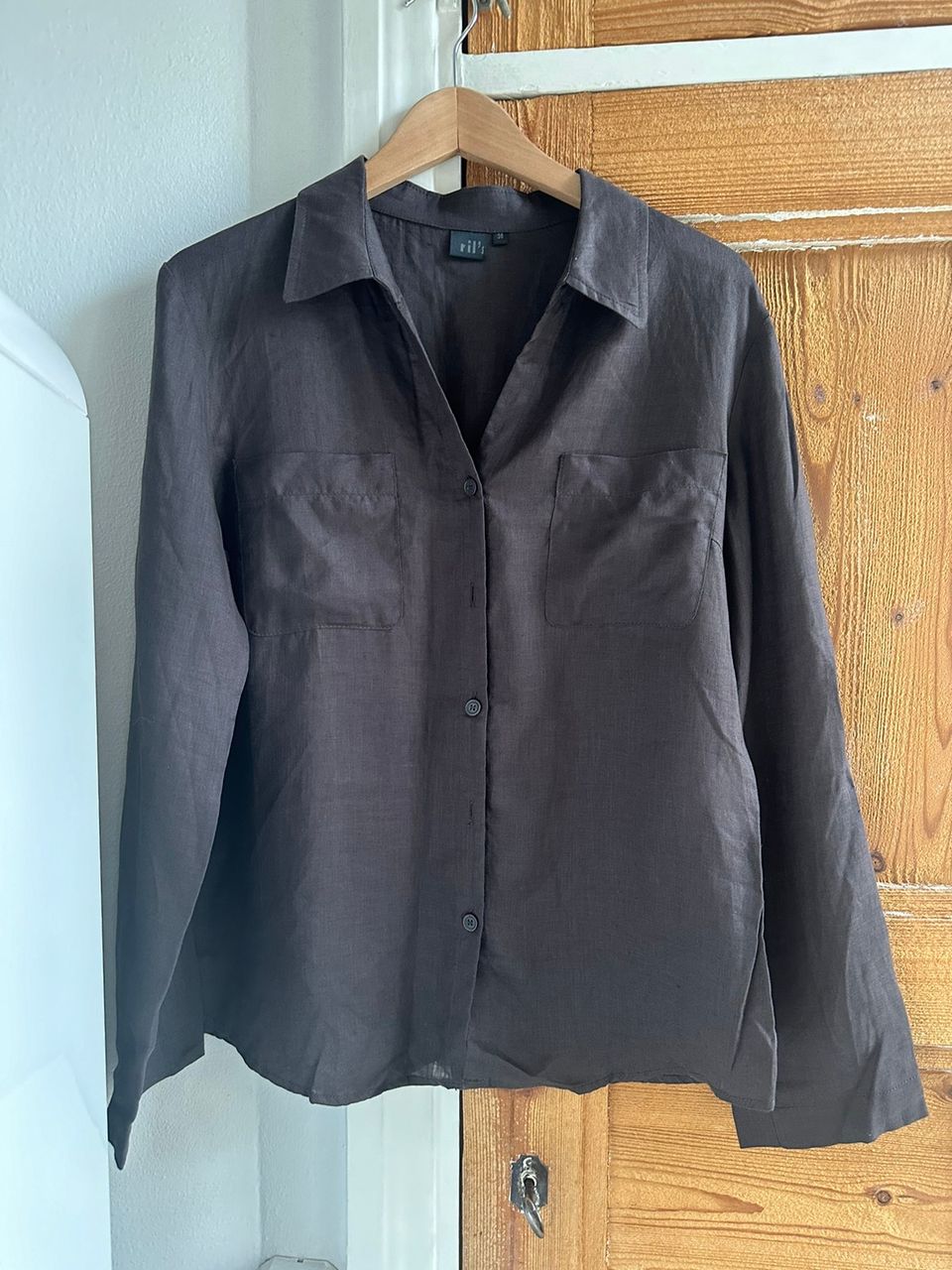 Ril’s: Laadukas tummanruskea pellavainen paitapusero, UUSI