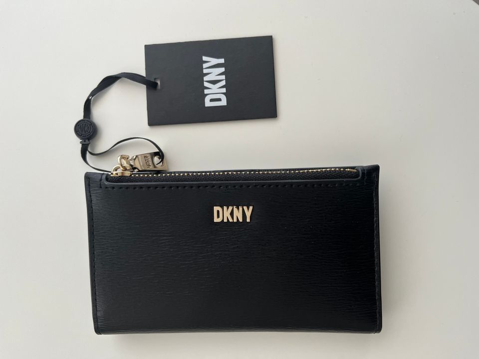 DKNY uusi nahkalompakko korttilompakko lompakko