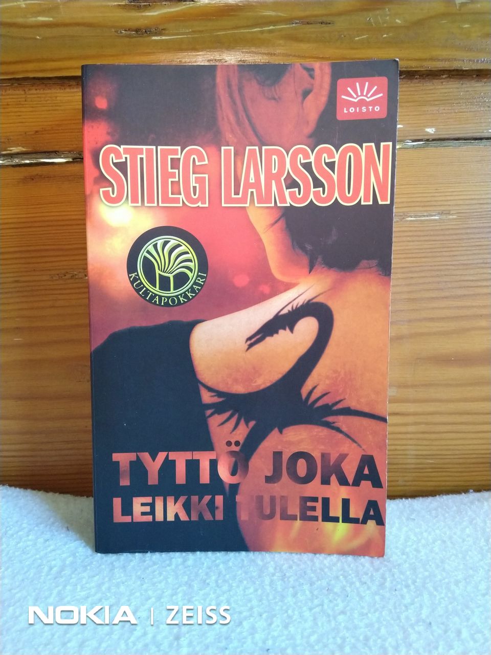 Stieg Larsson-tyttö joka leikki tulella