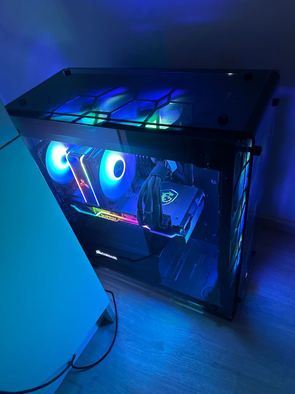 Pelitietokone rtx 3090 suprim x