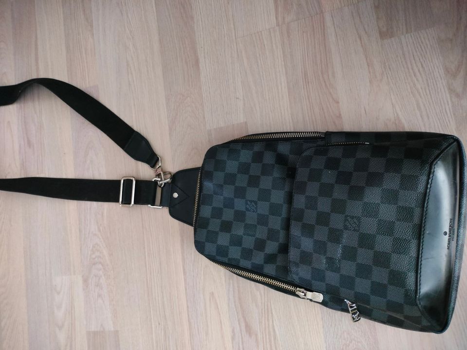 Louis Vuitton Avenue Slim Bag
