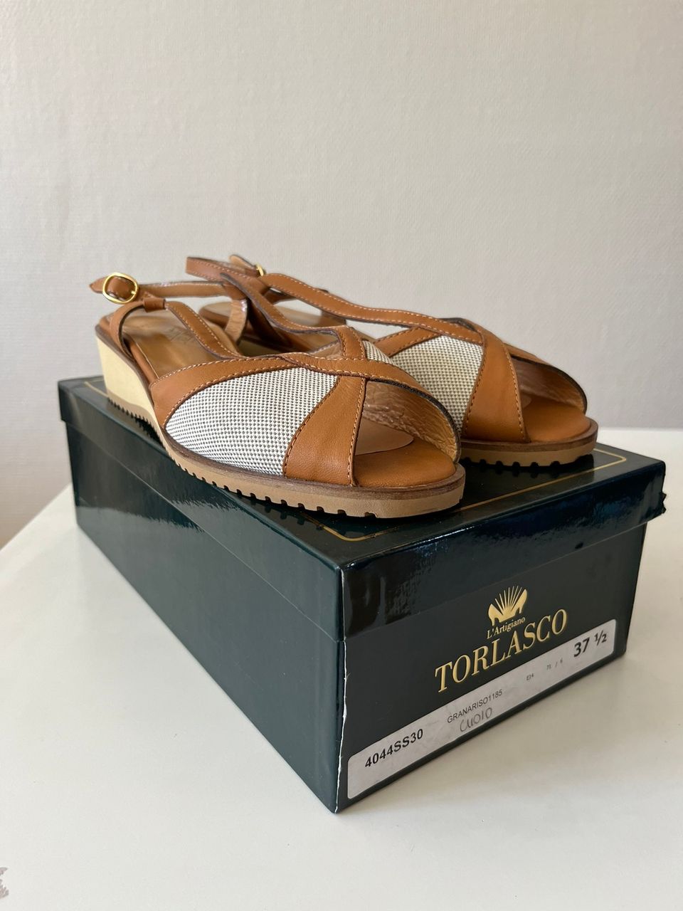 Vaatepaketti: torlasco-sandaalit + Ichi-mekko + Loreak Mendian mekko