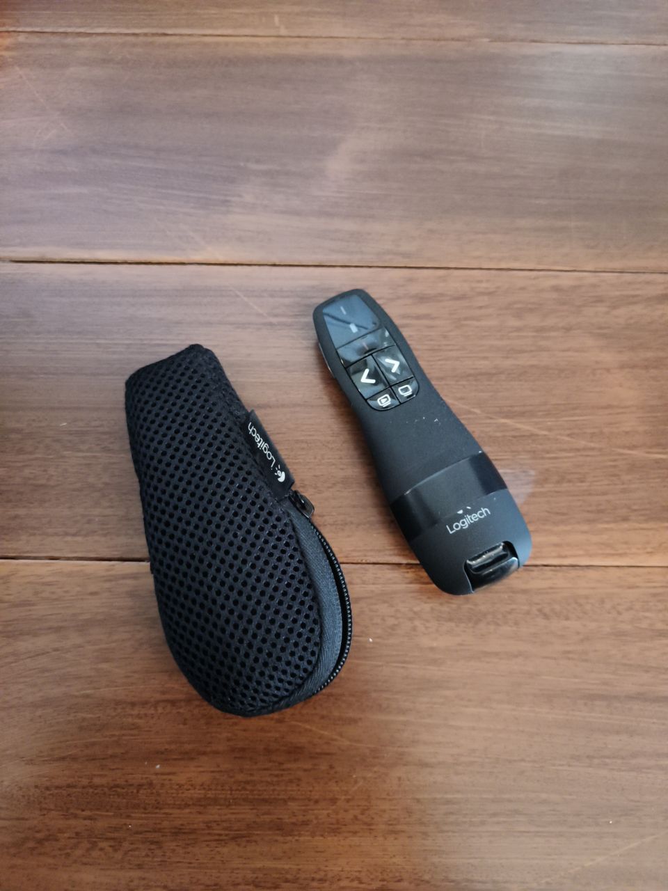 Logitech R400 esityskaukosäädin / laserpointteri