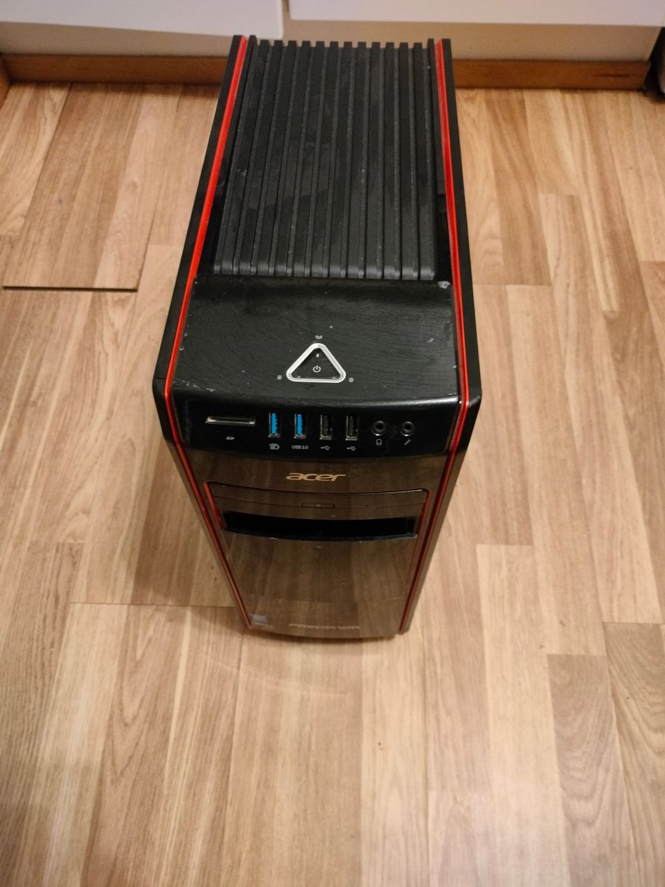 Acer Predator G3 605 kotelo