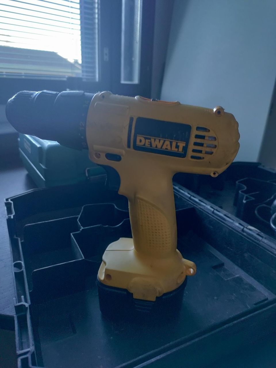 Dewalt 12v porakone