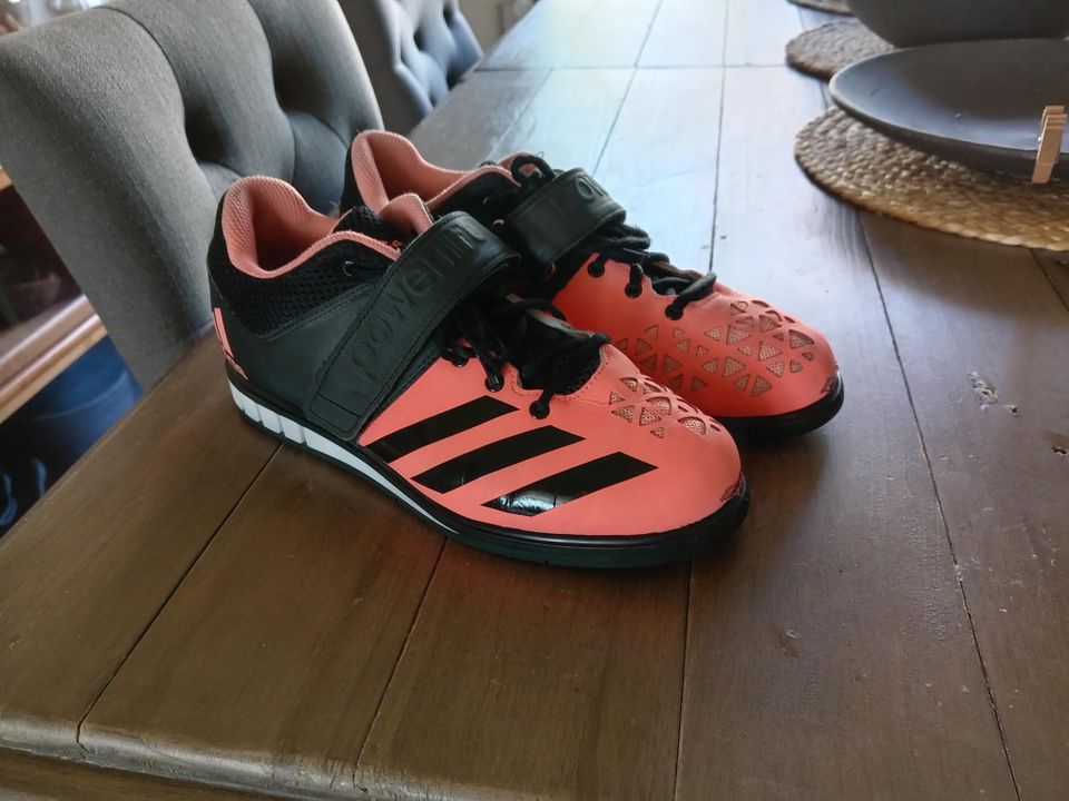 Adidas painon nosto kengät