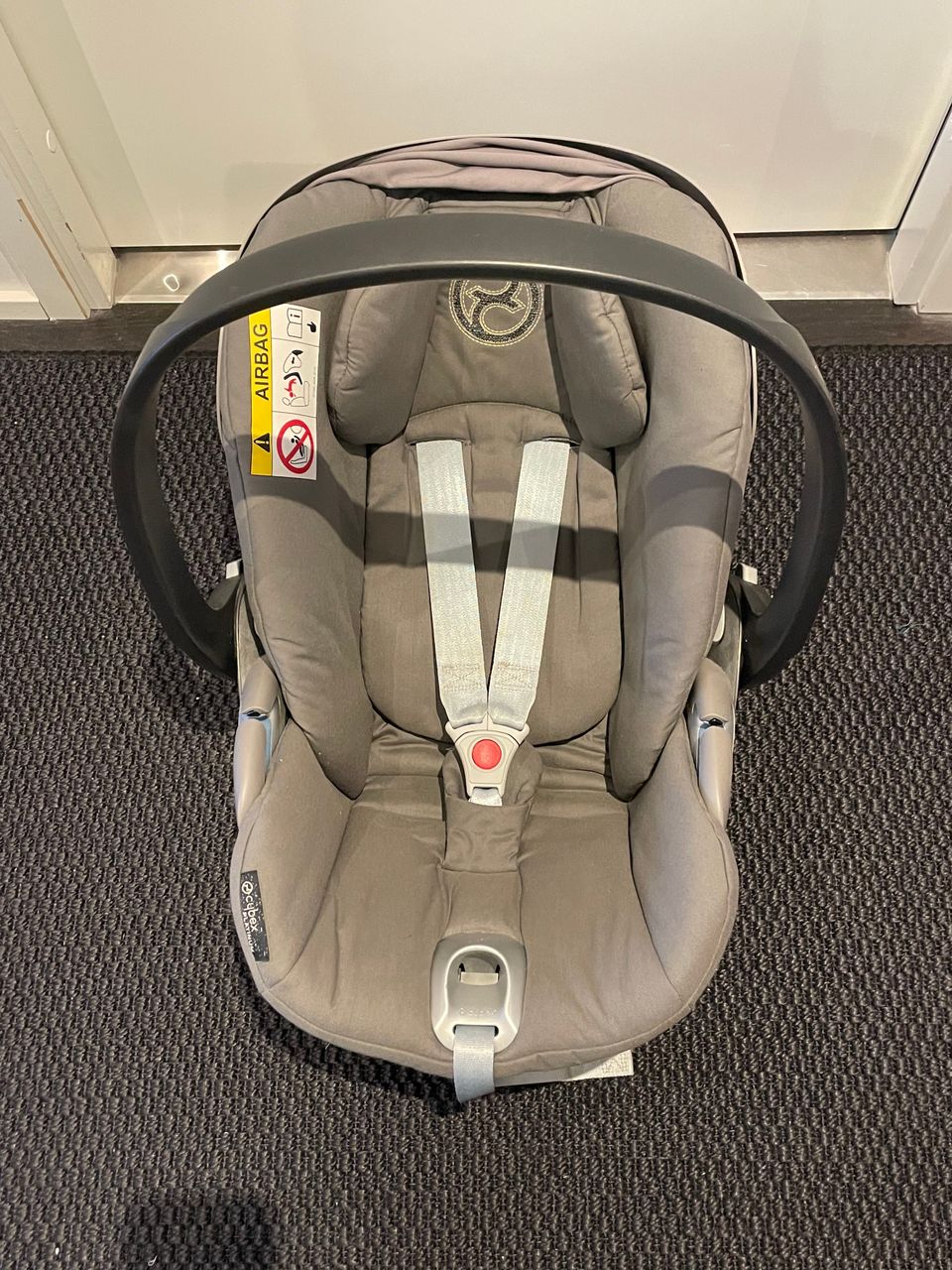 Cybex Platinum Cloud Z i-size turvakaukalo + newborn inlay