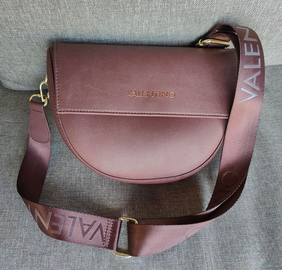 Viininpunainen Valentino olkalaukka, crossbody laukku