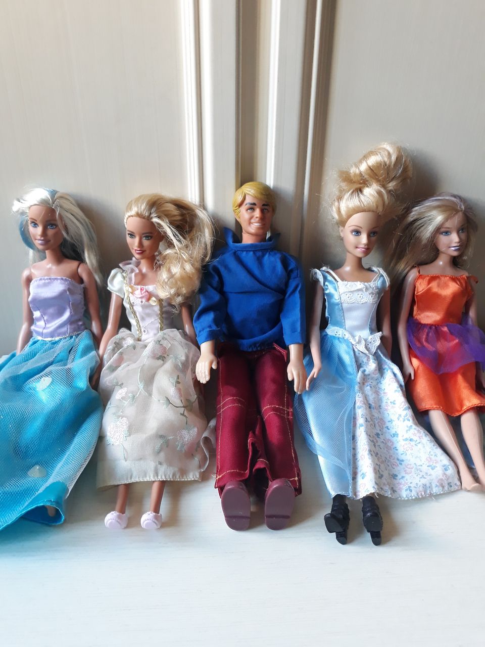 Barbie 4 kpl ja Ken