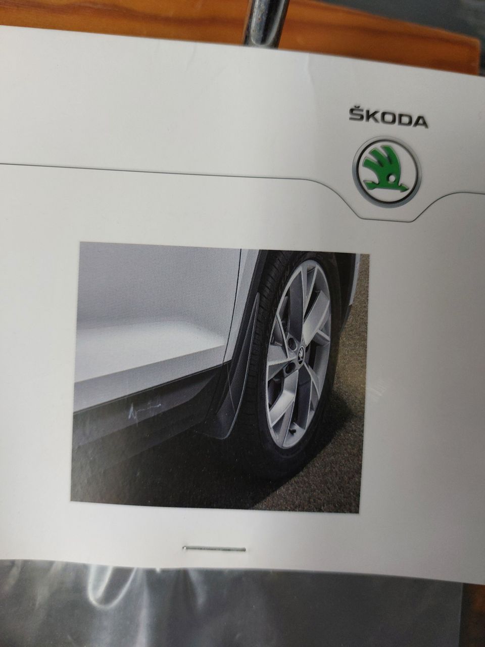 Skoda Kodiaq roiskeläppäsarja eteen