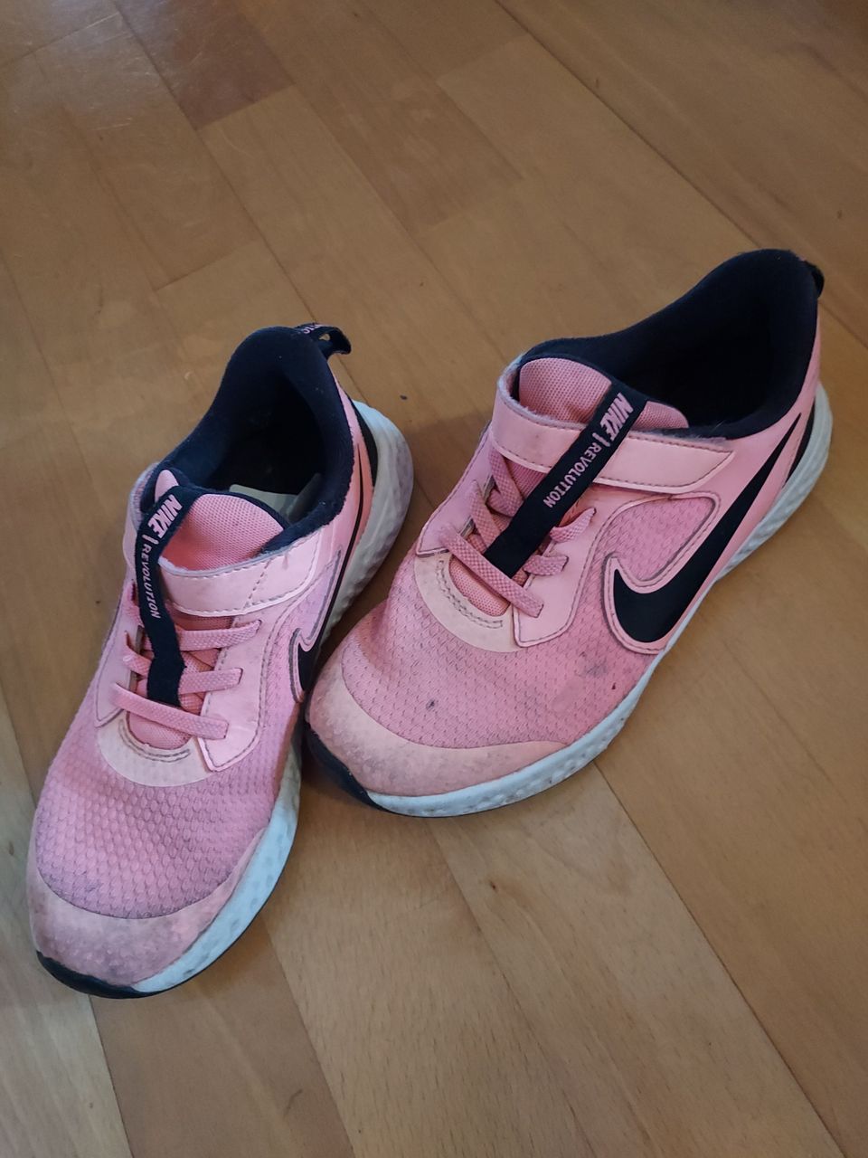 Pinkit Nike juoksukengät