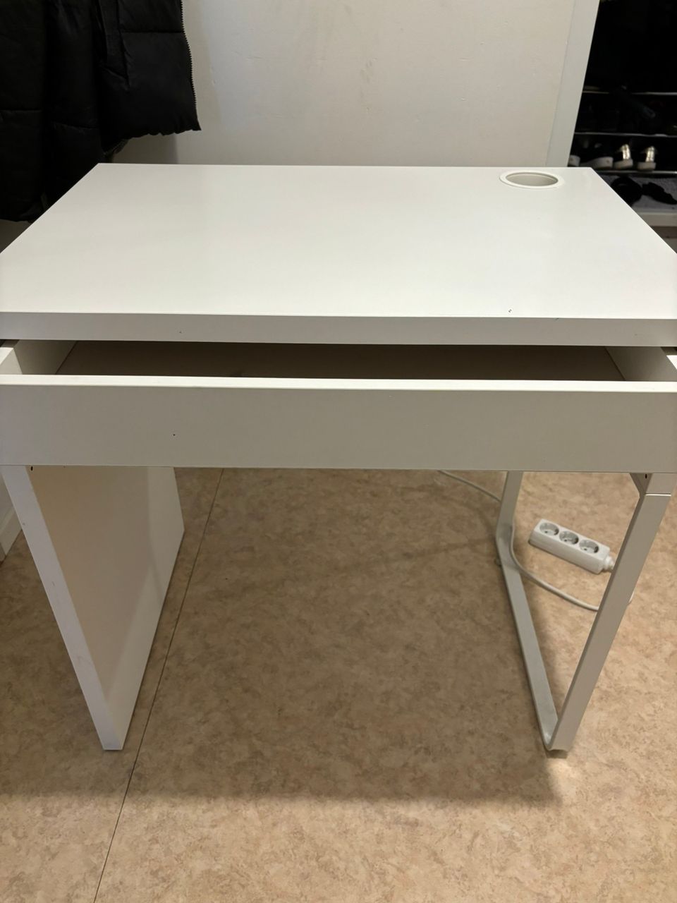 Ikea kirjoituspöytä