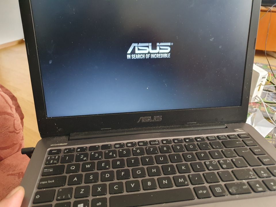 Asus E403S kannettava tietokone