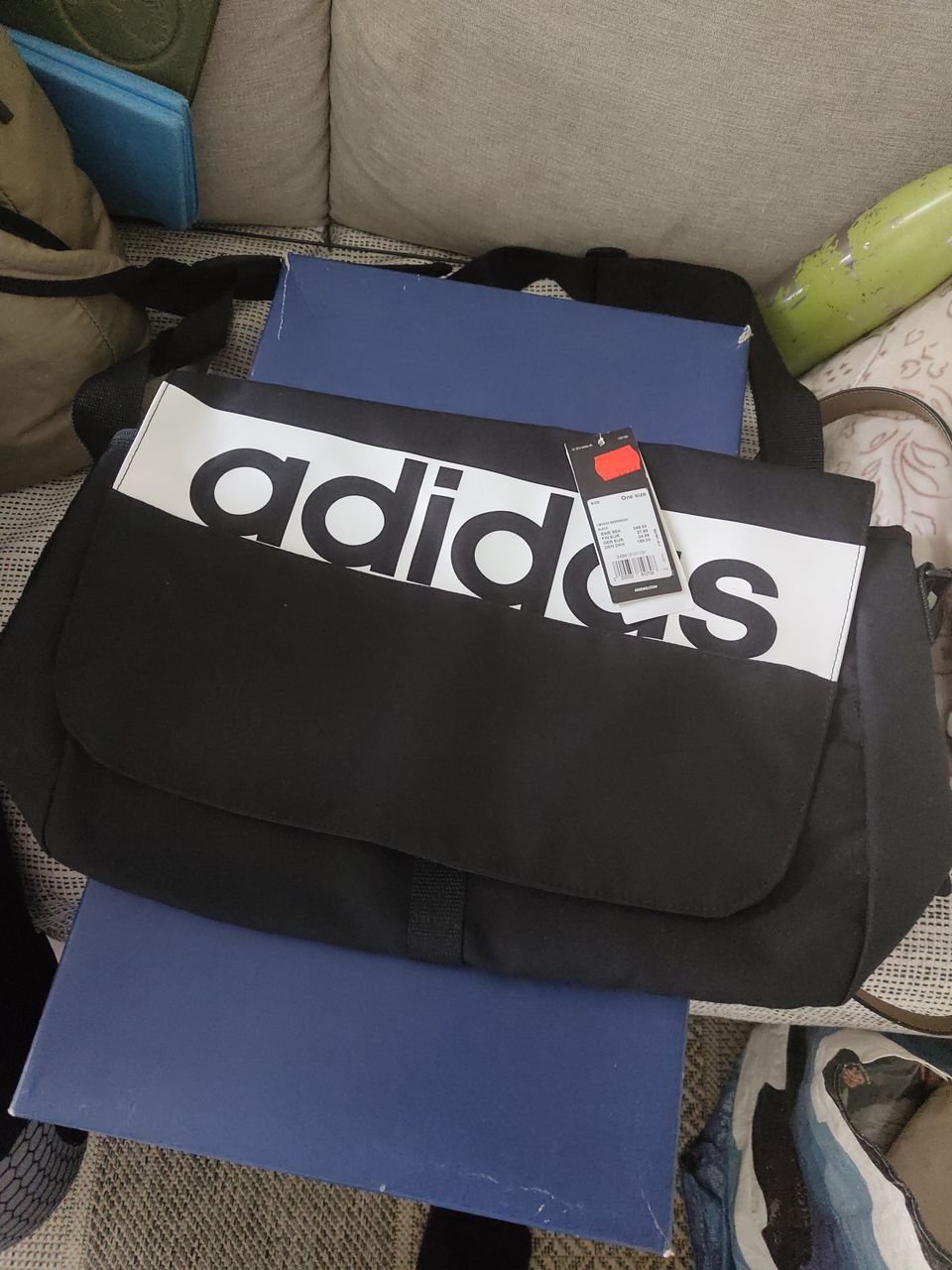 Adidas laukku