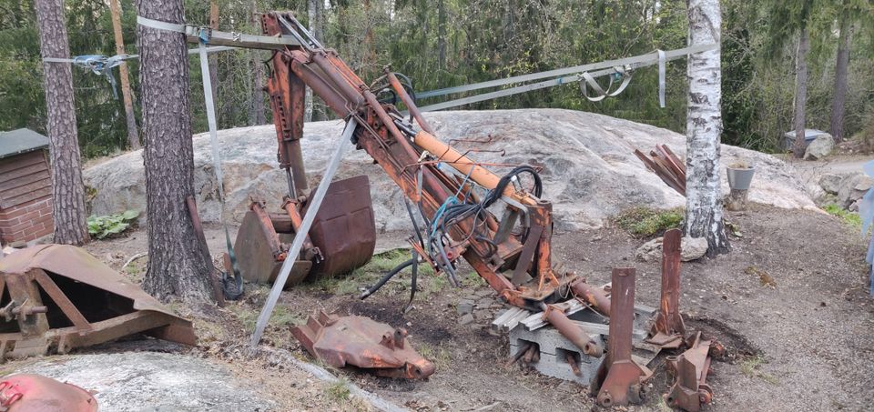 Hymas järeä takakaivuulaite tuppisovite