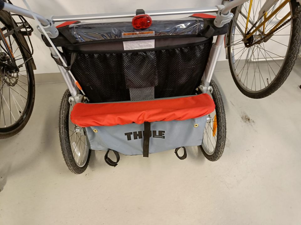 Thule Chariot Cougar 2 punainen pyöräkärry